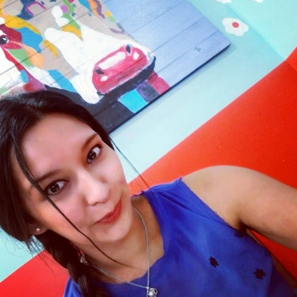 Meet your Posher, Anais - Picture 2 of 4